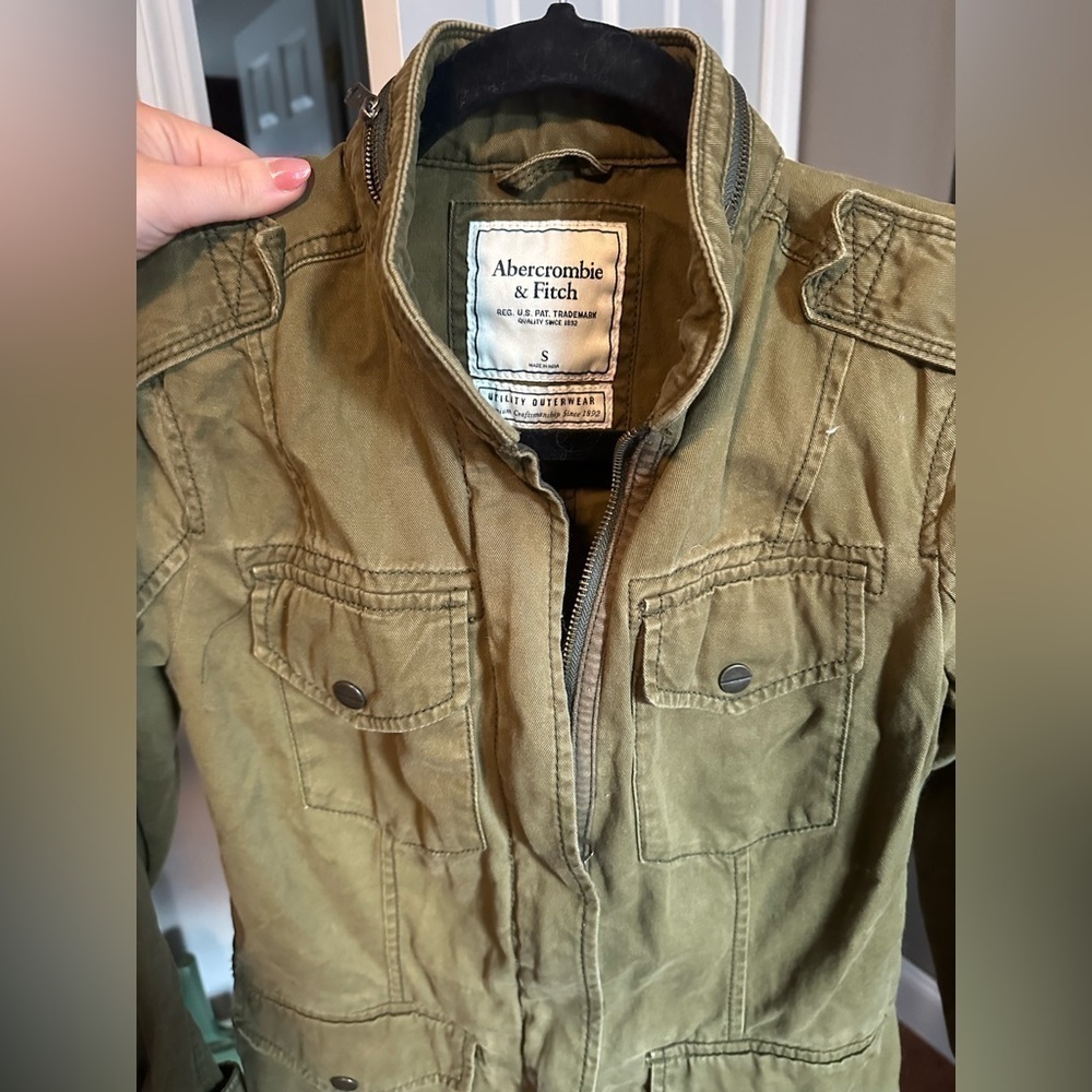 ABERCROMBIE and Fitch utility jacket - Picture 2 of 3